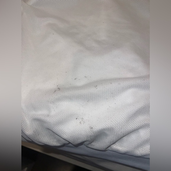 White Nike windbreakers. Size S Only stain is insidd the jacket - Picture 5 of 6